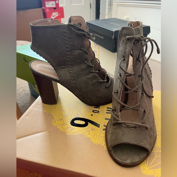 Lace up army green suede heels - Picture 2 of 4